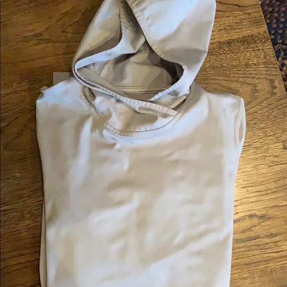 Under Armour Tops - Under Armour dri fit hoodie